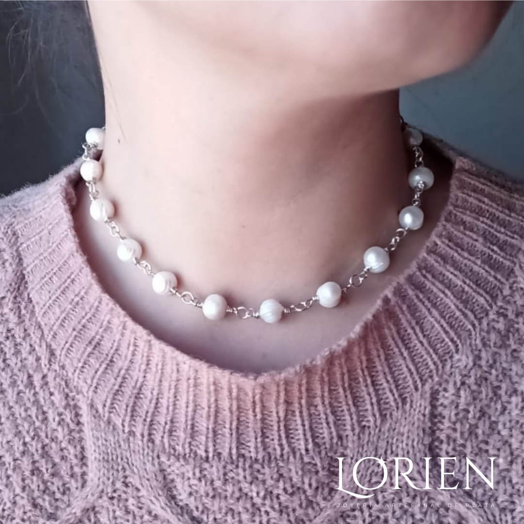 Choker "Coquette" de Perla de Río montada en Plata 925