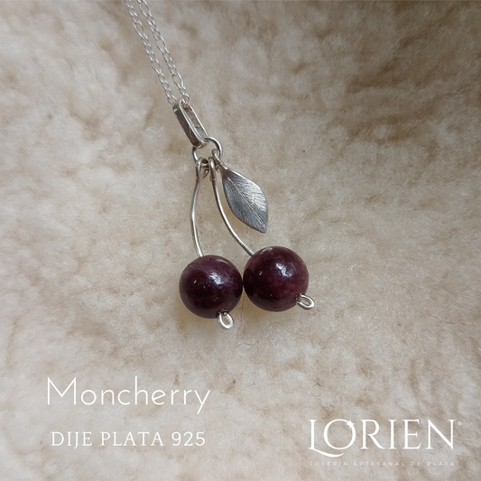 Dije "MonCherry" en plata 925 y granate