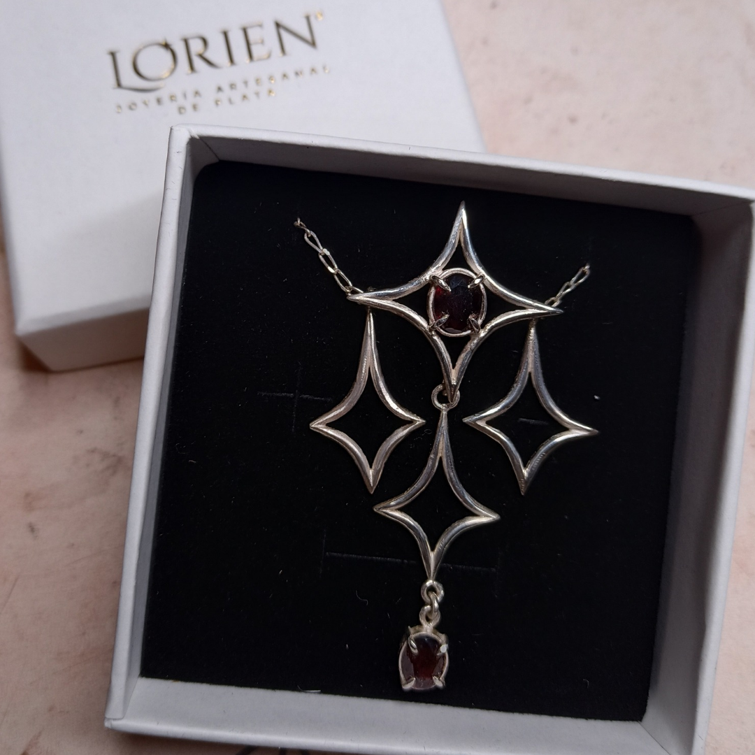 Collar "Venus en el Poniente" Granates sobre plata 925
