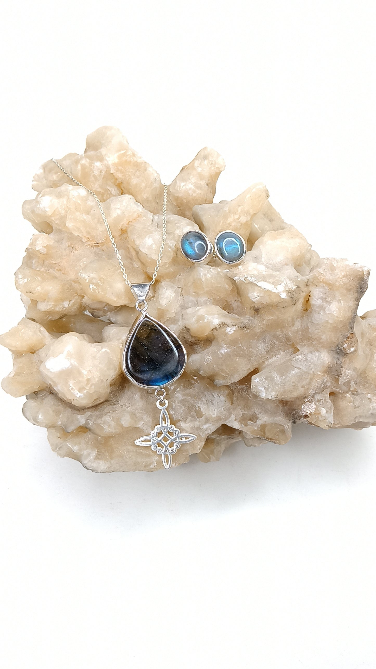 Collar "Canto Azul" con nudo de bruja, en plata 925